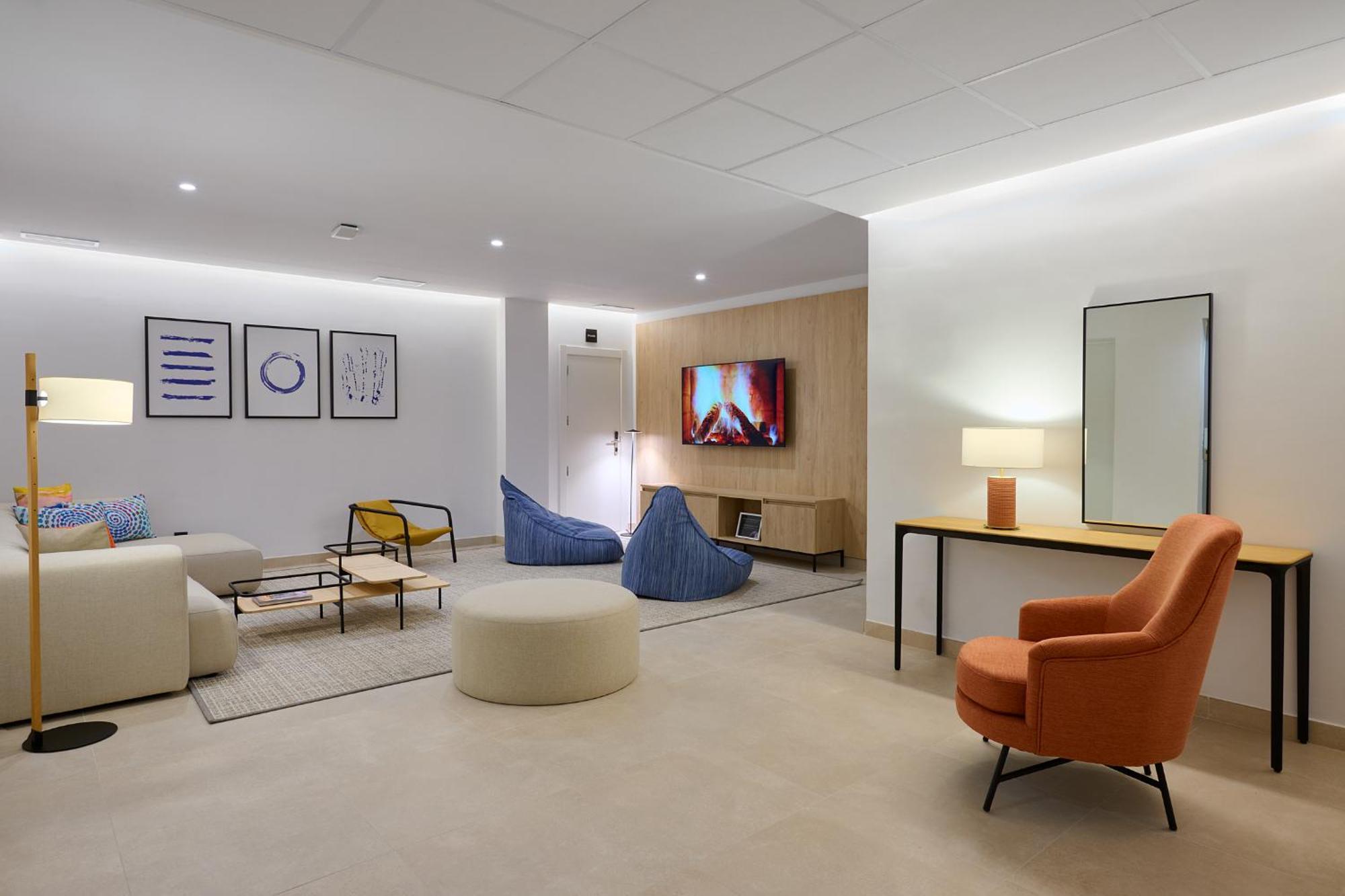 Apartamentos Luna Suites Гранада Екстериор снимка