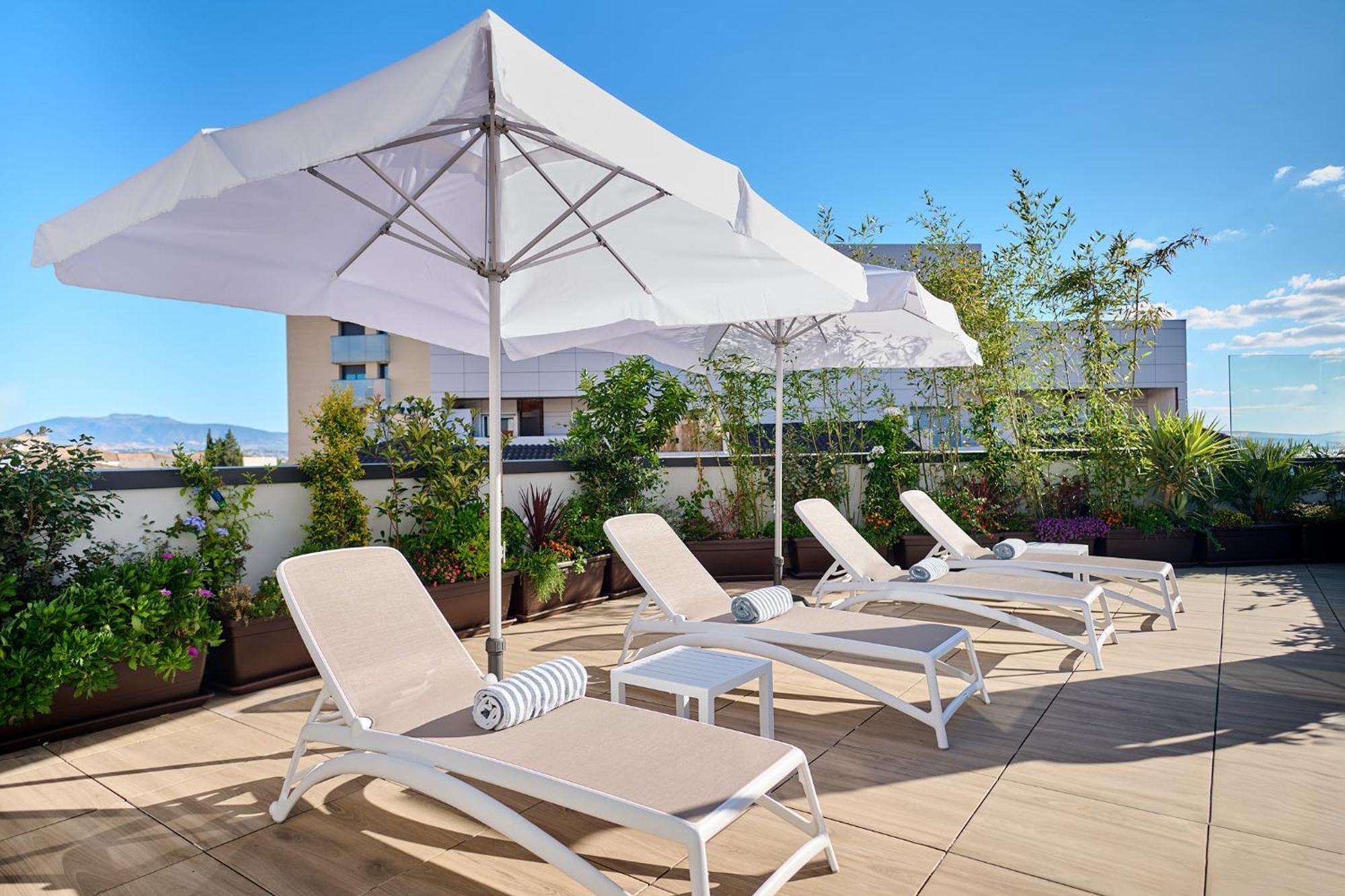 Apartamentos Luna Suites Гранада Екстериор снимка
