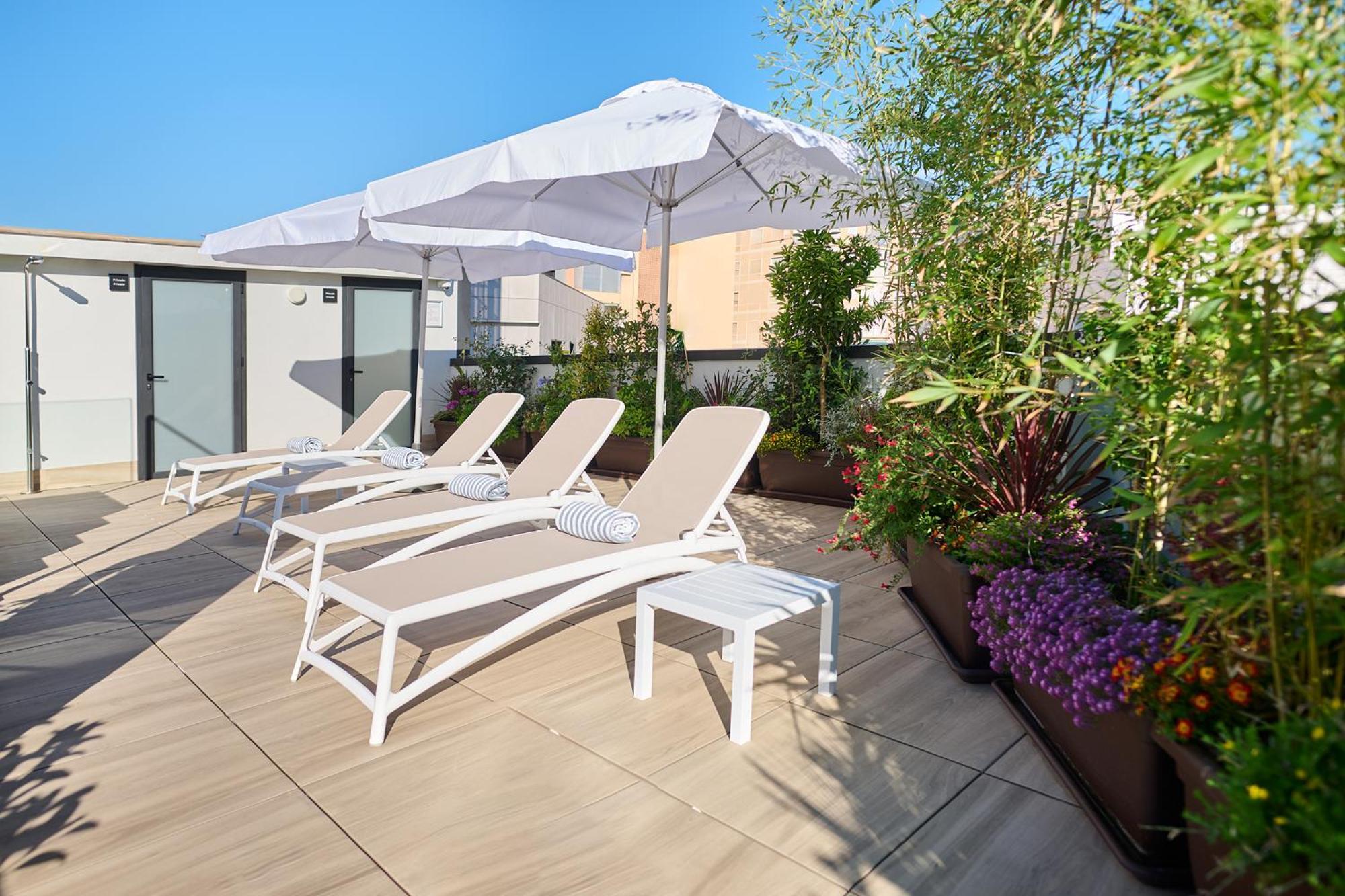 Apartamentos Luna Suites Гранада Екстериор снимка