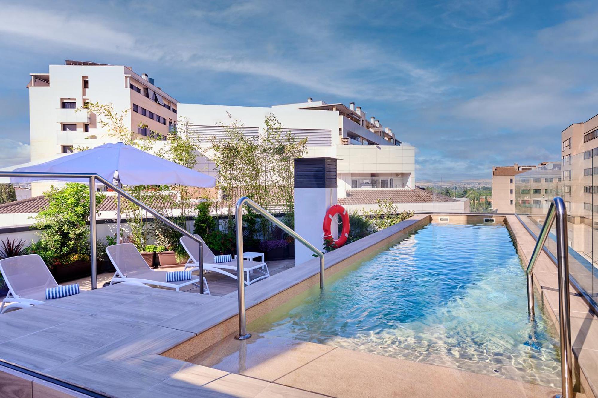 Apartamentos Luna Suites Гранада Екстериор снимка